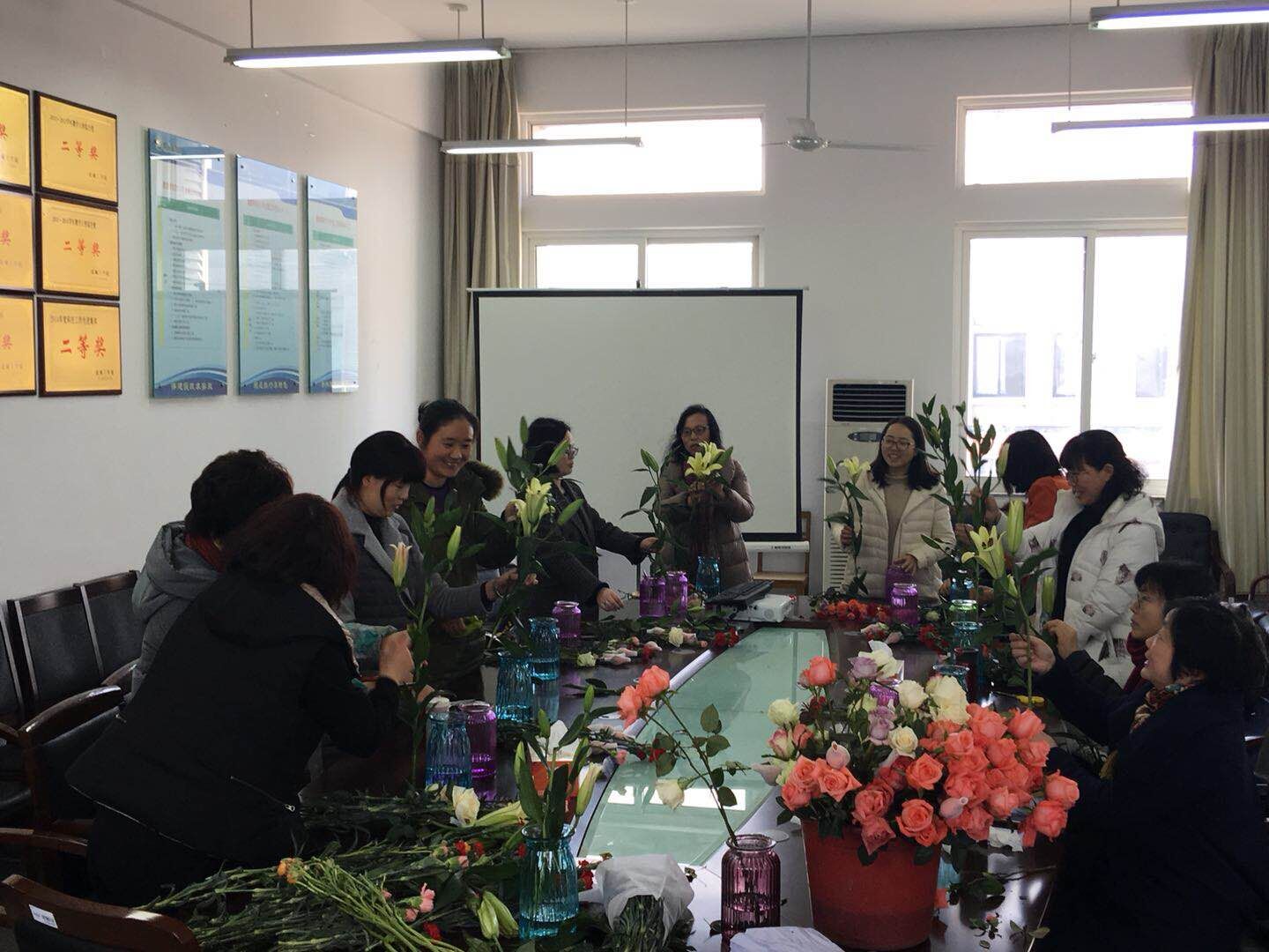 太阳集团tyc5997女教师上得了讲堂,做得了科研,插得了花,棒棒哒! 太阳集团tyc5997女教师上得了讲堂,做得了科研,插得了花,棒棒哒!